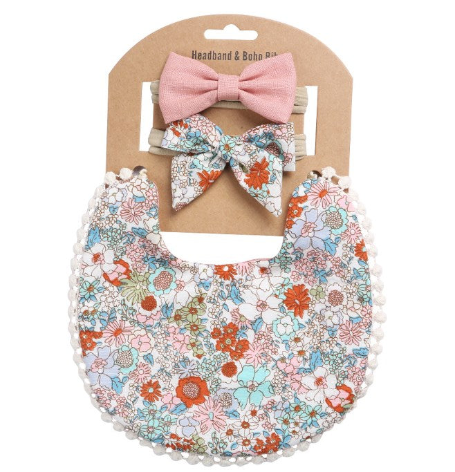 Conjunto de babero floral y lazos