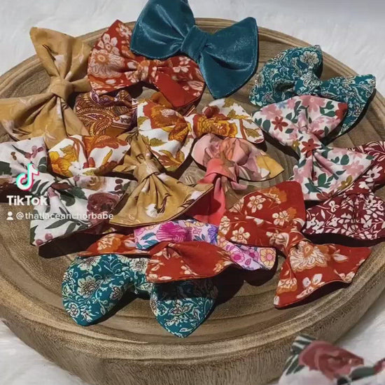 vintage cottage girls hair bows for toddlers and children. Made from upcycled floral flower fabric.